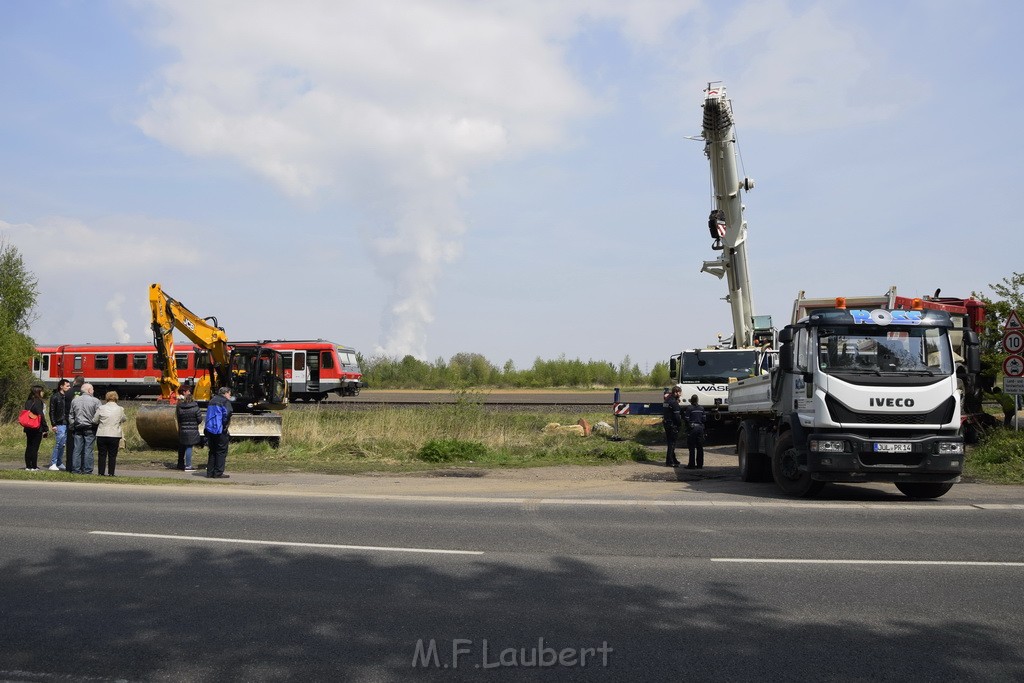 Schwerer VU LKW Zug Bergheim Kenten Koelnerstr P582.JPG - Miklos Laubert